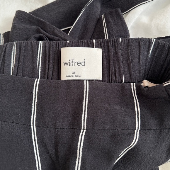 ARITZIA | Wilfred Faun Navy Pinstripe Trousers - Picture 5 of 8